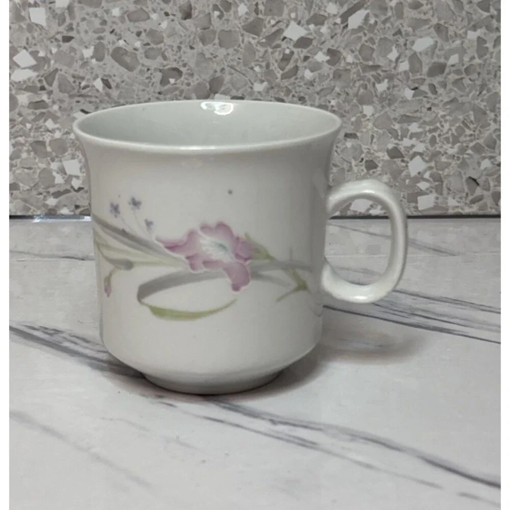 CHINA PEARL EDINBURGH CUP /1985 CCA 14698/BLUE & PINK FLOWER DESIGN/14698